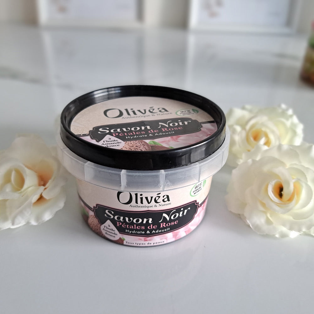 SAVON NOIR NATUREL - PÉTALES DE ROSE ET AMANDE DOUCE "OLIVÉA"
